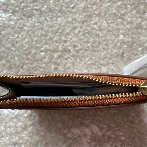 Marc Jacobs Leather Zip Top Wallet in Smoked Almond Size 3.5” L x 5” W x .5” D - Picture 9 of 13